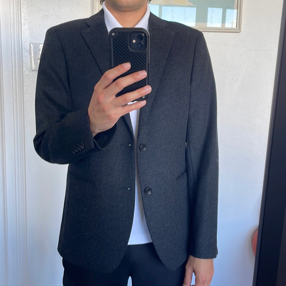 Small dark gray jacket from Uniqlo